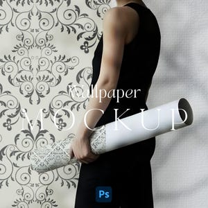 Tapetmockup PSD Photoshop väggdekal kvinna och canvasrulle Smart Object-mall för Print on Demand-varumärkesbyggande med person ETSY-säljare