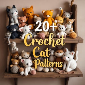 Puede incluir: Una estantería de madera exhibe una colección de juguetes de gato de ganchillo en varios colores, incluyendo naranja, gris y blanco. El texto "20+ Crochet Cat Patterns" se muestra de forma destacada. También se ven ovillos de lana y ganchillos.