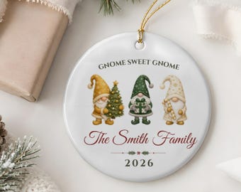 Ornement de Noël Gnome Sweet Gnome Family, ornement en céramique personnalisé avec le nom de famille, souvenir des fêtes, cadeau gnome
