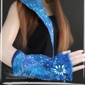 Turquoise blue mittens in handcrafted felt and silk &quot;Fanny&quot;