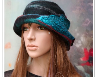 Chapeau femme noir, turquoise, rose... en feutre artisanal et soie " Ilysia"