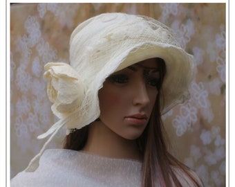 Chapeau femme, feutre artisanal et soie, blanc cassé "Marianne"