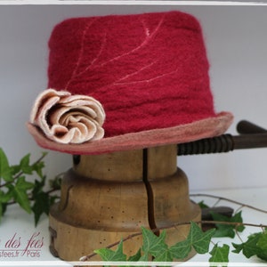Romantic women&#39;s hat in handmade felt with flower brooch - &quot;Romantic Rose&quot; model