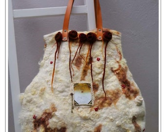 Sac épaule femme en laine feutrée et emaux, blanc et ocre, rouge, or "Féérie"