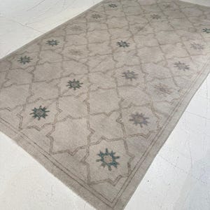 Alfombra antigua de tonos suaves en beige y azul, alfombra moderna Oushak de 8x10, alfombra turca neutra, alfombra de lana hecha a mano, alfombra turca contemporánea para sala de estar.