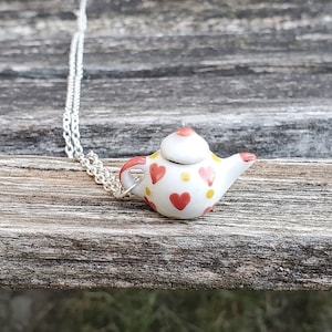 Collar con tetera. Regalo para mamá, regalo de aniversario, regalo de cumpleaños, Alicia en el país de las maravillas, regalos para mujeres. Collar con tetera