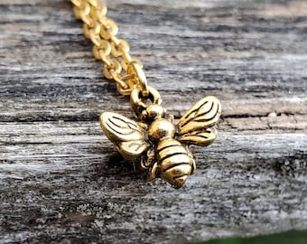 LILIE&WHITE Cute Bee Necklace Bee Bangle Bracelet For Women in Rose Gold Platings Jewelry Set LILIE&WHITE Cute Bee Necklace Bee Bangle Bracelet For Women in Rose Gold Platings Jewelry Set