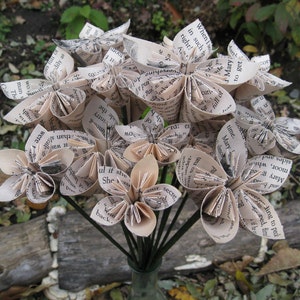 Bouquet del giardino segreto. Bouquet di fiori di carta a forma di libro, fiori di carta origami. Anniversario, centrotavola, matrimonio, compleanno.