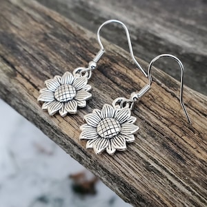 Sunflower Earrings. Birthday Gift, Wedding Gift, Bridesmaid, Mom, Anniversary Gift. Dangling. Silver Sunflower