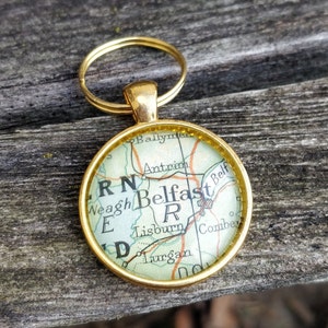 Aangepaste kaartsleutelhanger.  KIES JE PLAATS.  Bruiloft, jubileumcadeau, cadeau burgerschap, bruidsmeisje, bruidsjonkers, verjaardagscadeau
