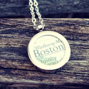 Personalisierte Halskette mit Karte. Jahrestag, Geburtstag, Brautjungfern-Geschenk, Mutter, Weihnachtsreise. Landkarte. Personalisiert. Erster Jahrestag