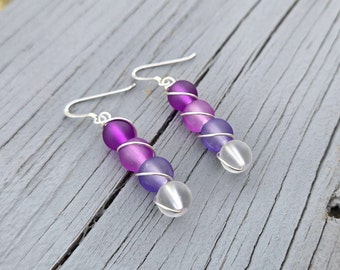 Pendientes de cristal marino. Ombre morado. Plata de ley. Pendientes con alambre. Regalos para mujeres, regalos para ella. Regalo de aniversario, regalo de cumpleaños