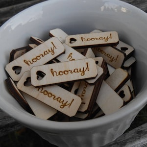1000 "YOUR CHOICE" Tags, wählen Sie Ihre Worte !!!  Lasergraviertes Holz. 3,8 cm. Kundenspezifische Aufträge willkommen. Entspannen
