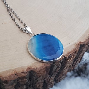 Blau Gebänderte Achat Halskette. Geburtstagsgeschenk, Jubiläumsgeschenk. Geschenk für Mama. Achat Anhänger