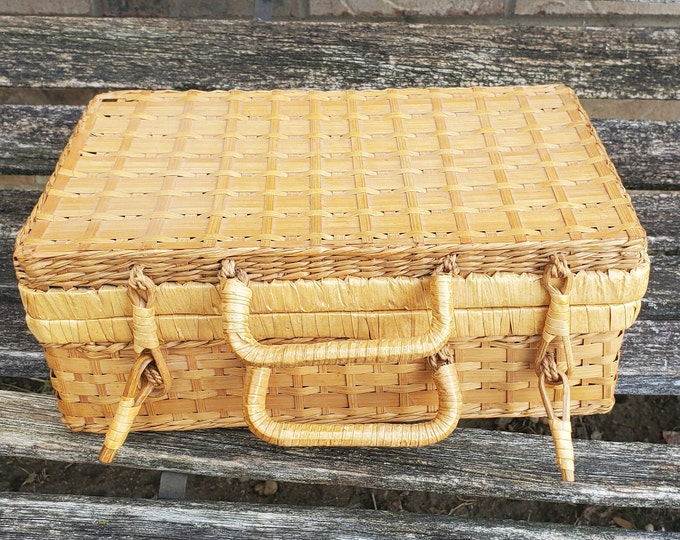 Vintage Wicker Box. Card Box, Picnic Basket, Wedding Accessories
