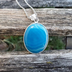 Blau Gebänderte Achat Halskette. Geburtstagsgeschenk, Jubiläumsgeschenk. Geschenk für Mama. Achat Anhänger
