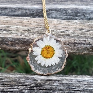 Real Daisy Necklace. Pressed Flower. Gift For Her, Bridesmaid's Gift, Kids, Anniversary, Birthday, Christmas, Mom. Gifts For Women