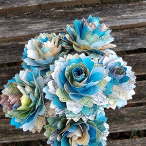 Kaartbloemen, half dozijn dahlia's. Pronkstuk, bruiloft, papieren bloemboeket