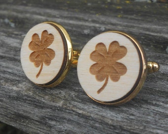 Gemelli Trifoglio Irlandese Verdi In Una Scatola Di Gemelli