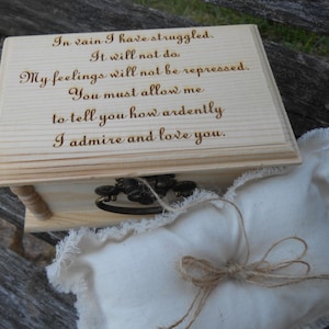 Boîte à bagues Orgueil et Préjugés, oreiller. CHOISISSEZ VOTRE OREILLER Style ! Proposition de M. Darcy, accessoires de mariage. Porte-alliances, mariée. Poitrine.