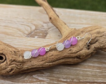 Ohrringe in Lavendel-Ombré. Drahtumwickelte Ohrringe. Geschenkidee für Frauen. Jahrestagsgeschenk. Perlenohrringe. Lila Ohrringe.