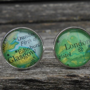 Vintage manchetknopen met Britse kaart.  Bruiloft, kerstcadeau, vader, bruidegom, jubileum. Verjaardag. Engeland, Ierland, Schotland