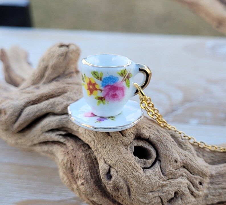 Collar de taza de té. Regalos para ella, regalo para mamá, regalo de aniversario. Cumpleaños. Alicia en el país de las Maravillas. imagen 4