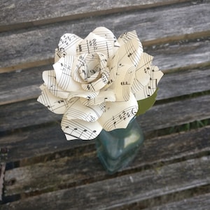 Vintage bladmuziek roos. Valentijn, jubileumcadeau, bruiloftsdecor. Papieren bloem
