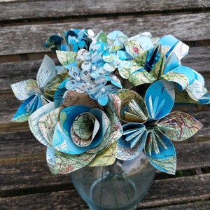 Bouquet di fiori di carta con mappa vintage, fiori di carta origami. Centrotavola per matrimoni, regalo per il primo anniversario, compleanno, lutto, inaugurazione della casa.