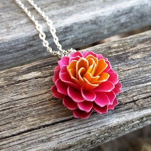 Dahlien Halskette. WÄHLE DEINE FARBE!  Hochzeit, Brautjungfer Geschenk, Geburtstag, Geschenk, Frauen, 1.Jahrestag. PflaumeLila