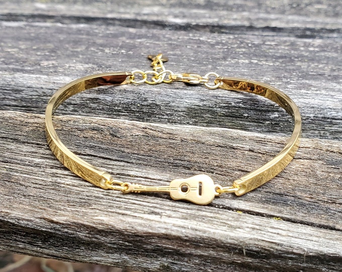 Guitar Bracelet. CHOOSE YOUR COLOR. Music Gift, Anniversary, Christmas Gift, Gifts For Her, Bridesmaid Gift. Musician
