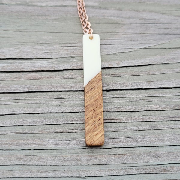 Collana in resina di legno. Regalo per donne, compleanno, mamma, anniversario.