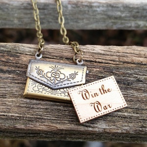 Collar con medallón personalizado. ELIGE TUS PALABRAS. Regalo de boda, para novios, aniversario, cumpleaños, San Valentín.