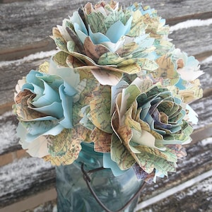 Fiori di carta, mezza dozzina. Rose e dalie. Centrotavola, matrimonio, bouquet di fiori di carta