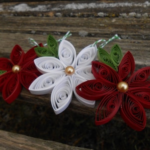 Enfeites de Natal de Poinsétia Quilled. CONJUNTO DE TRÊS. Enfeite de Papel. Presente para Mãe, Pai. Decoração de Árvore
