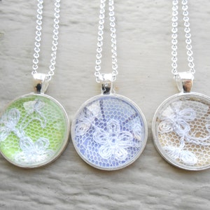 Hochzeit Spitzenhalsketten. WÄHLEN SIE Ihre FARBEN & MENGE. Individuelle Halskette.  Brautjungfer Geschenk, Geschenk für Mama, Brautschmuck. Memory-Medaillon