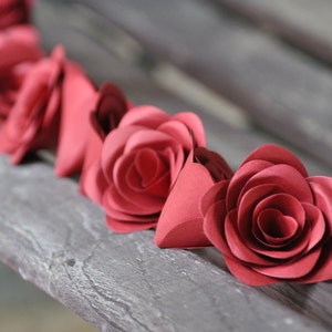 Mini roses, décorations en papier. CHOISISSEZ VOS COULEURS. Décoration de gâteau, guirlande, mariages, douche, cadeaux.