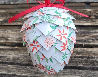 Ornement de pomme de pin en papier de Noël. Décoration, Noël, Cadeau, Anniversaire, Anniversaire d'un évènement, Cadeau pour elle