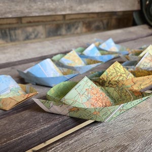 Vintage MAP Paper Speedboats. Escort Cards, Wedding Decoration, Party, Birthday, Travel Wedding. Favor, Name Tag. Origami Boats.