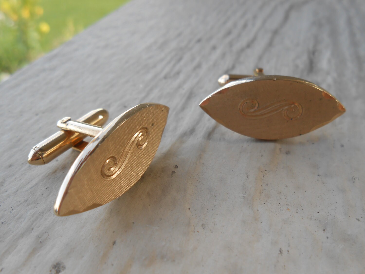 ヴィンテージの刻印入りカフスボタン。ギフト、記念日、誕生日、新郎