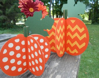 Pompoenversieringen, set van 2. Halloweendecoratie, Thanksgiving-decor, herfstdecoratie, middelpunt bruiloft. 3D-pompoenen.
