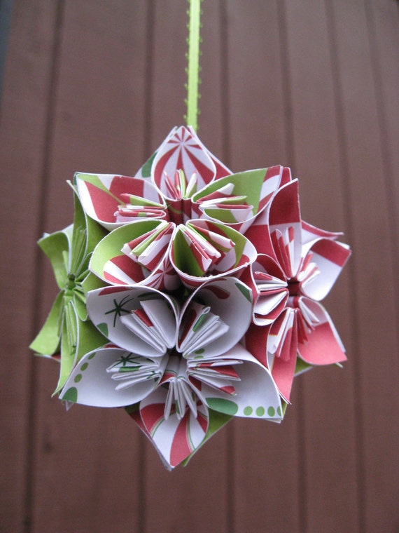 Bola de origami kusudama de Navidad