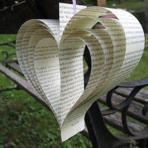 Seis corazones de Jane Austen y Orgullo y prejuicio. Decoración para bodas y fiestas. Mr. Darcy. Guirnalda de corazones