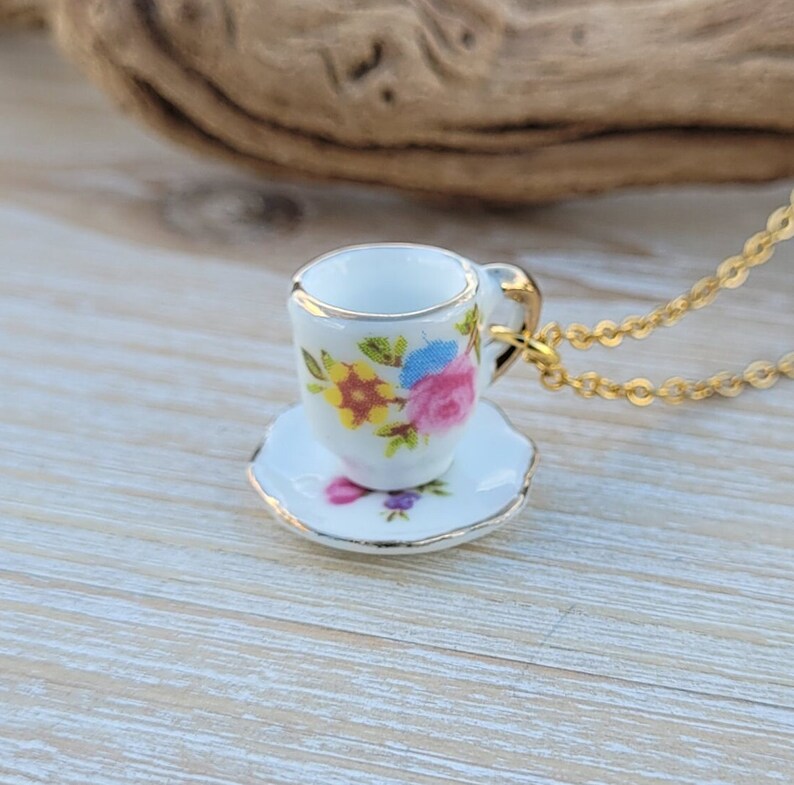 Collar de taza de té. Regalos para ella, regalo para mamá, regalo de aniversario. Cumpleaños. Alicia en el país de las Maravillas. imagen 9