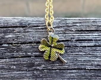 Green Clover Necklace. Gifts For Women, Wedding Gift, Bridesmaid, Mom, Anniversary Gift. Shamrock. St. Patrick's Day