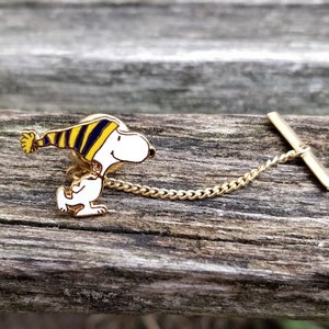 Vintage Snoopy Tie Tack. Wedding, Groomsmen Gift, Dad. Christmas, Groom, Anniversary, Birthday. Peanuts, Charlie Brown. Winter