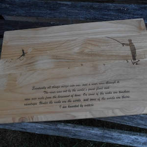 Fliegenfischen Schneidebrett, Lasergravur. Geschenk für Papa, Vatertag, Hochzeit, Weihnachten, Bräutigam. Rustikal. Fluss, Fischer, Pole.