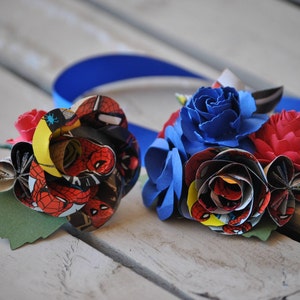 SET Comic Corsage & Boutonniere. Scegli i tuoi fumetti, colori. Corsage da polso o da spilla. Matrimoni, ballo di fine anno, ritorno a casa, damigella d'onore, mamma