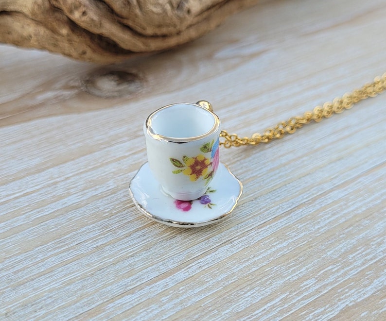 Collar de taza de té. Regalos para ella, regalo para mamá, regalo de aniversario. Cumpleaños. Alicia en el país de las Maravillas. imagen 7