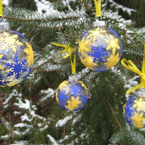 University of Michigan Wolverines Christmas Tree Ornaments with Snowflakes. Maize & Blue. Gift For Her. Gift For Him. Gift For Dad